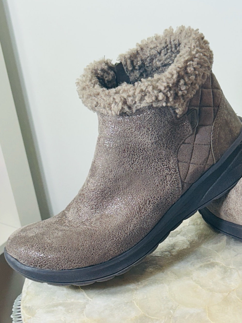 Bzees Women's Taupe Faux-Shearling Ankle Slippers